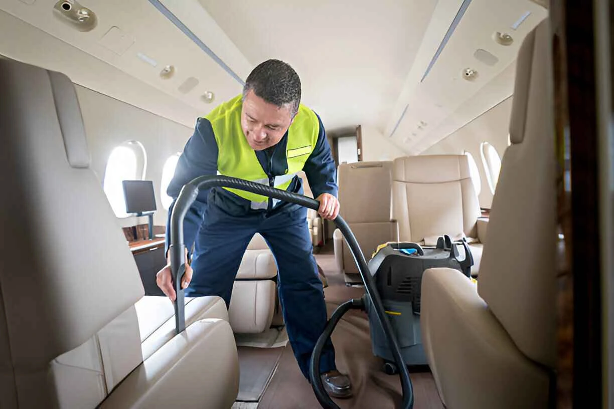 Aircraft Cleaning | The Fast Cleaning